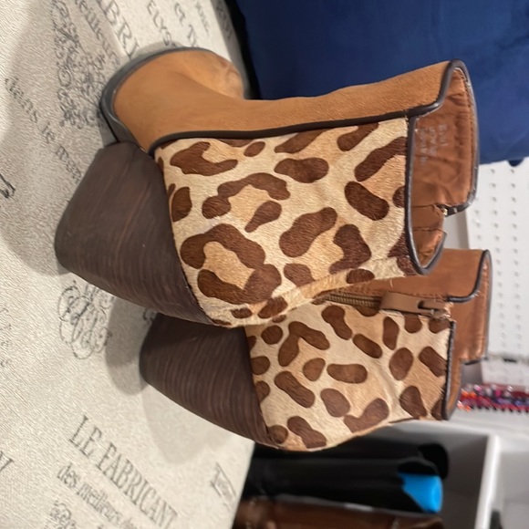 Very Volatile suede animal print wedge shoes - Picture 3 of 5